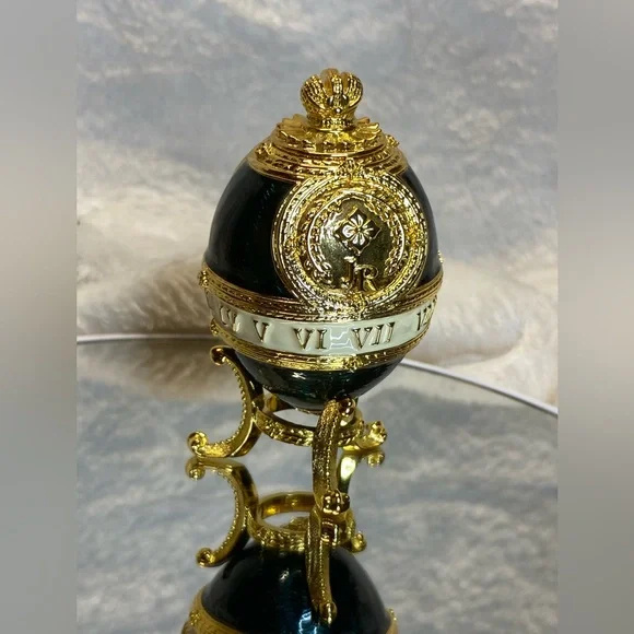 Vintage Joan Rivers Imperial Treasures The Time Piece Enamel Egg Built in Clock - Picture 5 of 8